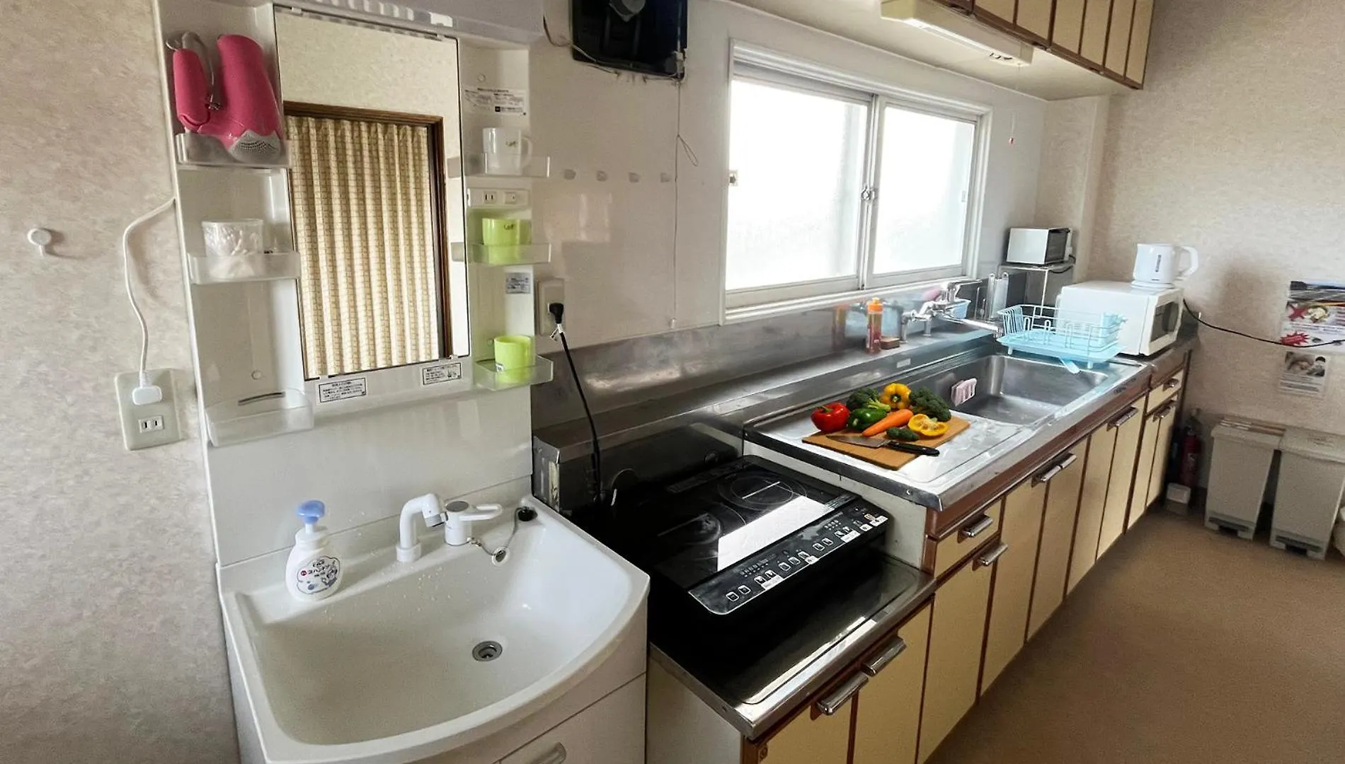 Furano House, 1F Apartment, 2 Bedrooms, Max 8Pp - 6 Adults 2 Kid, Near Jr, Group Travel, Onsite Parking Japán